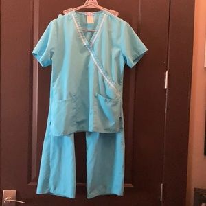 Women’s scrub sets